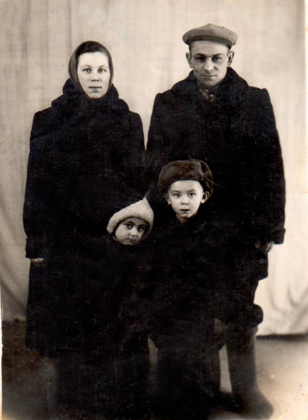 Семья Юрия Ивановича. Иван Давидович, Парасковья Павловна, Анна Ивановна